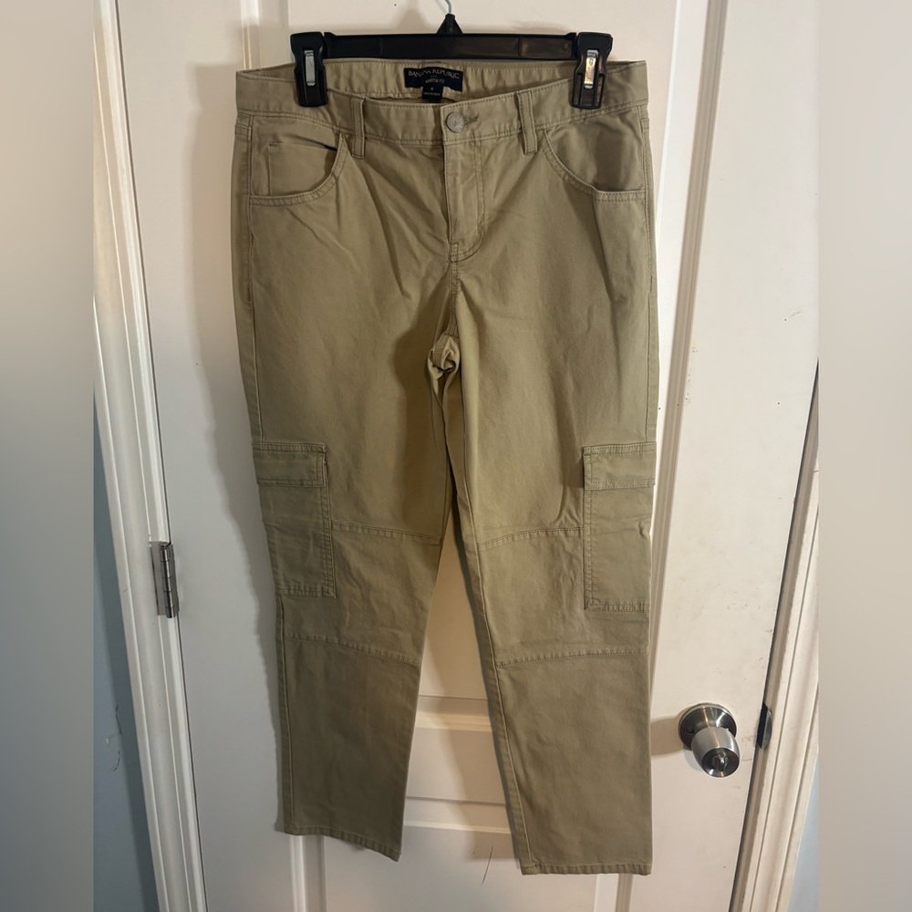 Banana Republic Martin fit Khaki Cargo Pants size 6 EUC